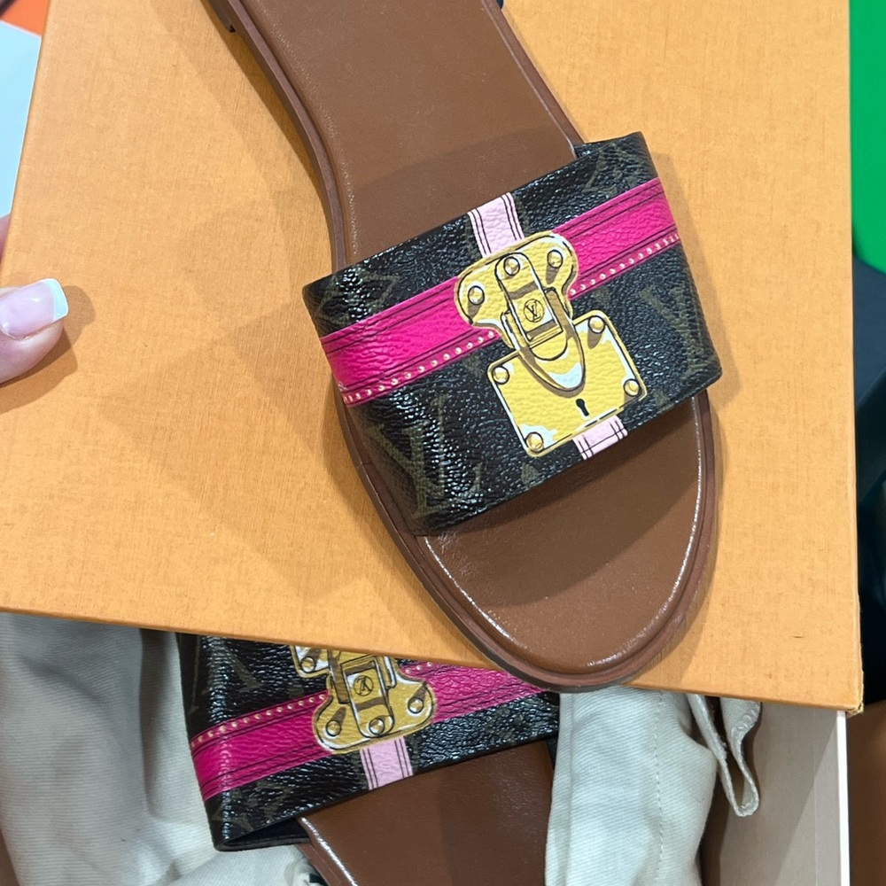 Louis Vuitton Flat Mules Sandals sz 39 - Picture 3 of 4